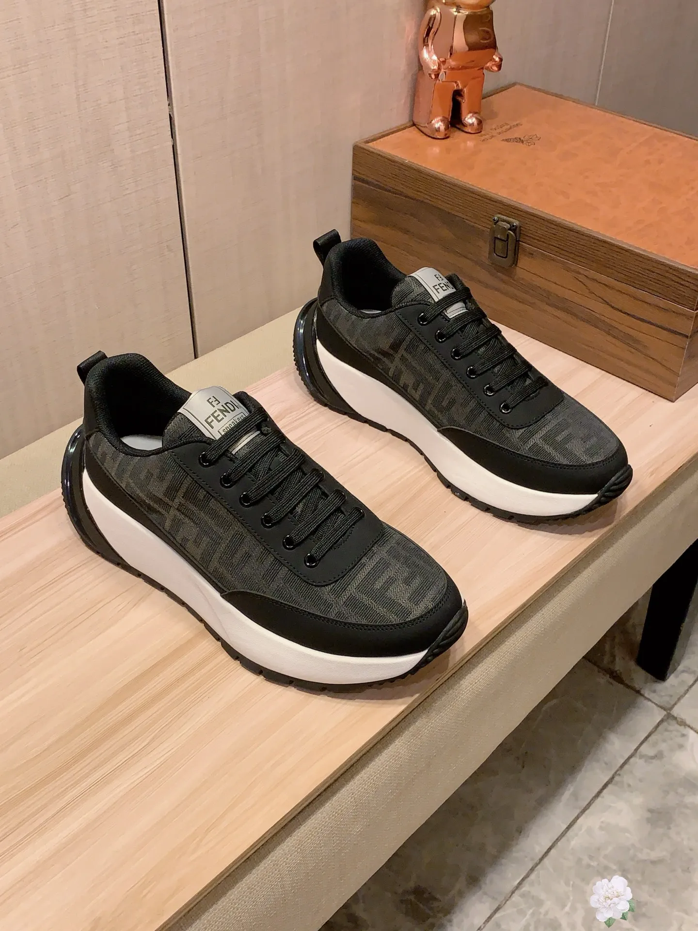 Men's men's shoes💰460💰💰🎩🎩[Lightning][Lightning] "FENDI*" The latest and most popular casual shoes, top brand [Seduce] luxury~purchase, top~quality. [Strong] The upper is made of imported breathable cowhide with material ➕ breathable sheepskin feet (•) and fine workmanship. The original stylish and stylish soft rubber wear-resistant and non-slip outsole is light and comfortable on the feet. The real thing looks better when photographed. 305: code: 38-44, 2️⃣ colors selected